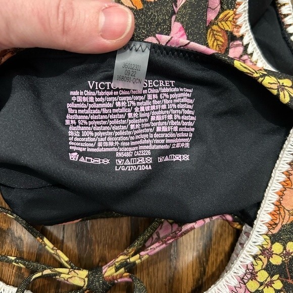 VICTORIA'S SECRET Ruffle One-Piece Swimsuit with Crochet Trim New Size XS - Picture 5 of 5